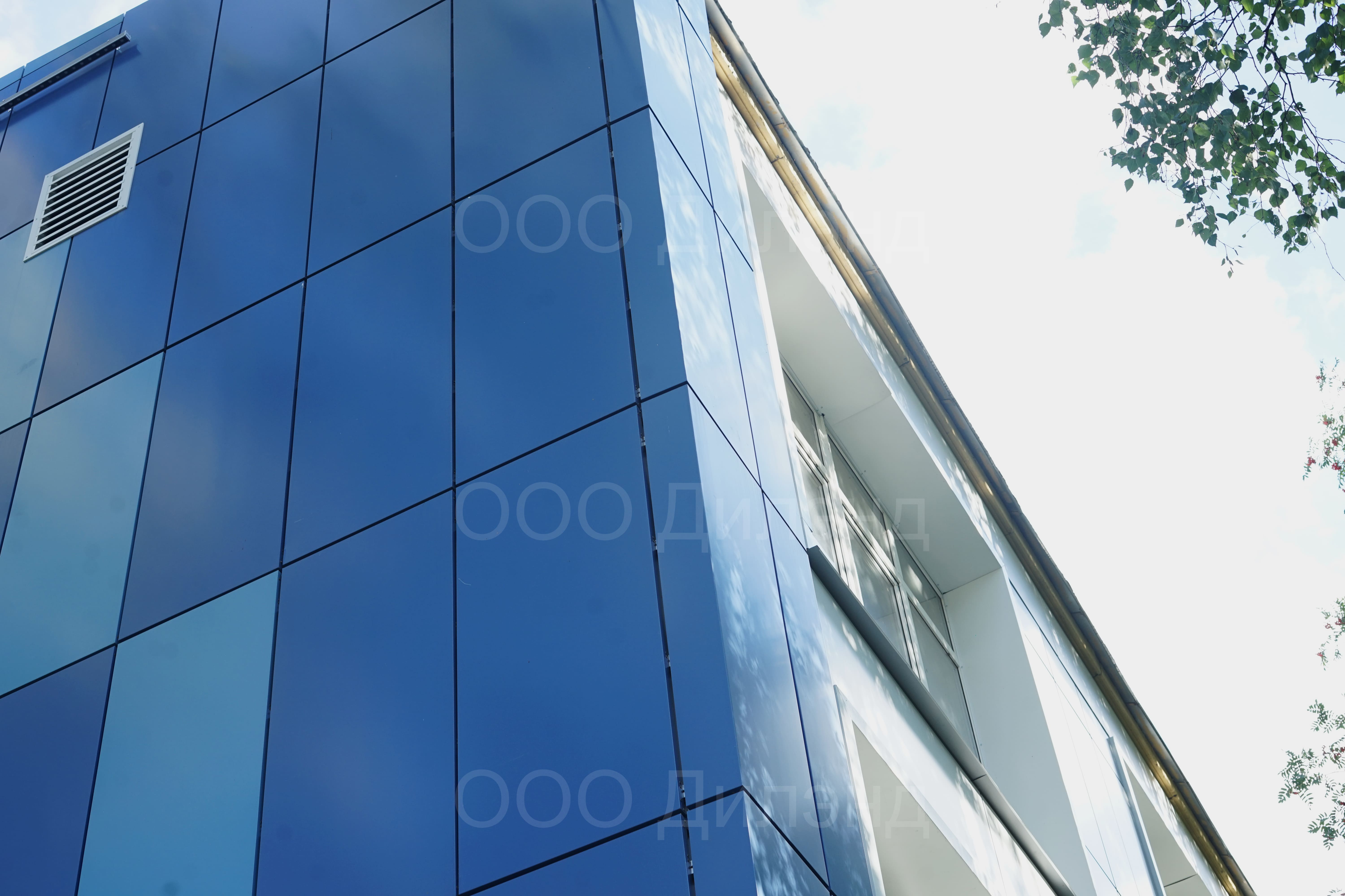 Вентилируемый фасад с облицовкой алюминиевыми композитными панелями